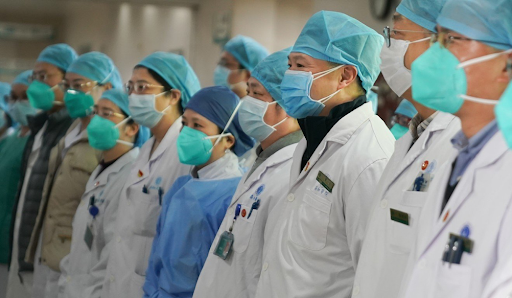 medici di medicina tradizionale cinese a Wuhan per combattere coronavirus